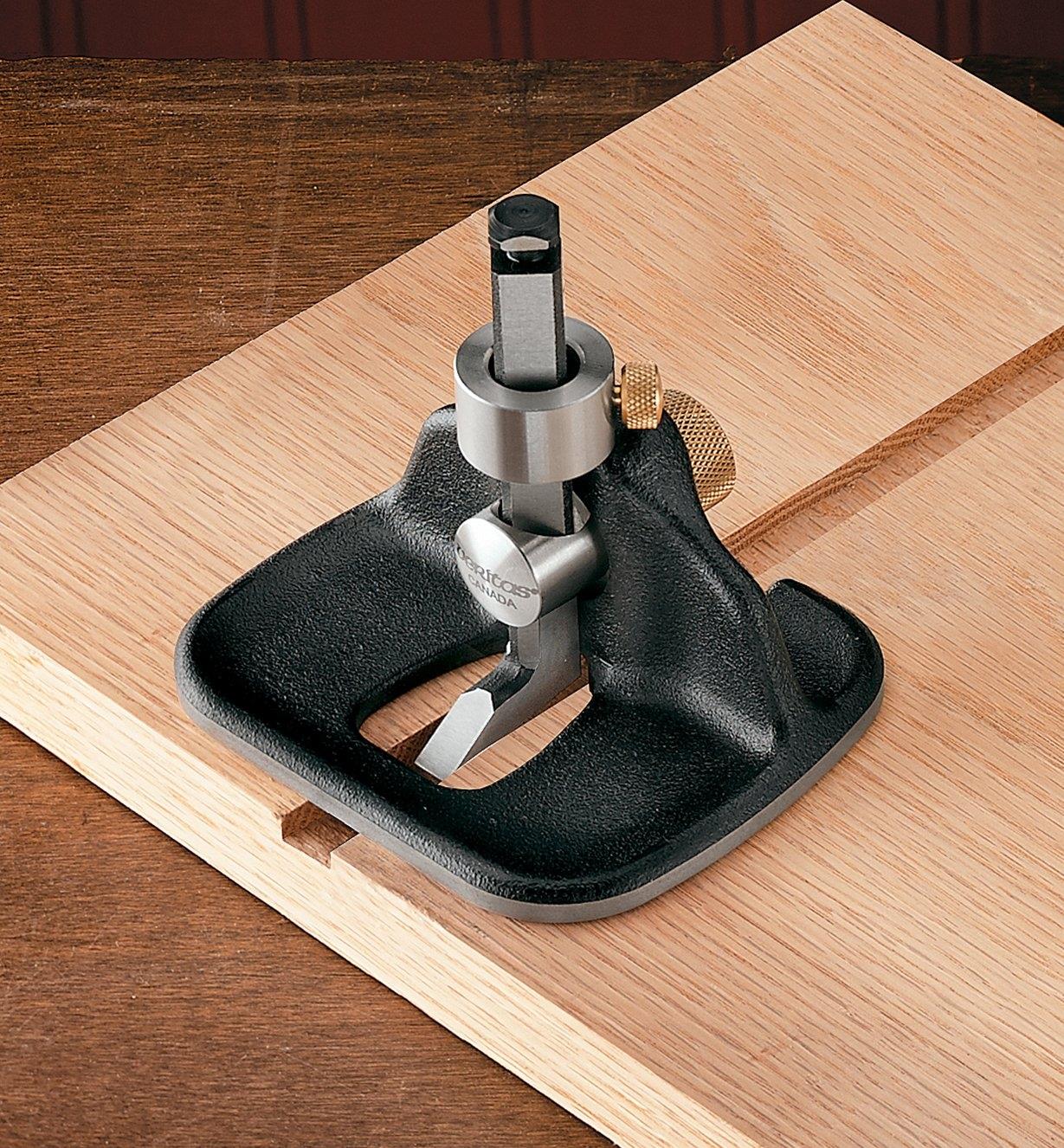 Buy Veritas Medium Router Plane by VERITAS online - Carbatec