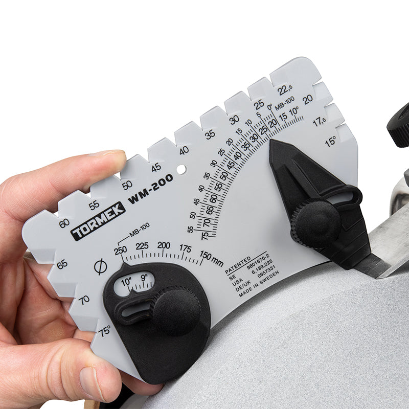 Tormek AngleMaster for setting and measuring edge angles from 10° to 75° on stones 150 mm to 250 mm.