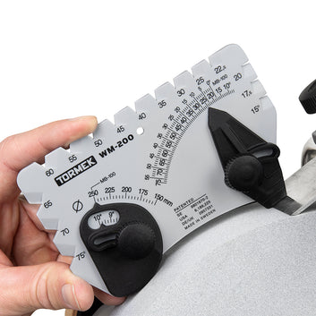 Tormek AngleMaster for setting and measuring edge angles from 10° to 75° on stones 150 mm to 250 mm.